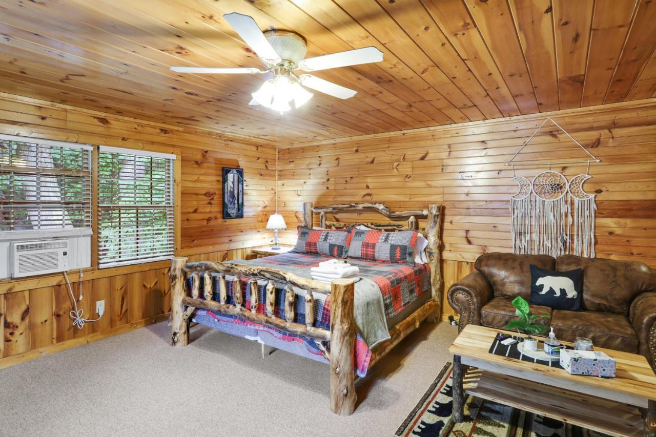 2 Separate Cabins Along A Peaceful Creek With Resort Amenities 埃利杰 外观 照片