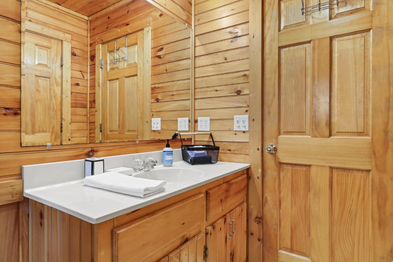 2 Separate Cabins Along A Peaceful Creek With Resort Amenities 埃利杰 外观 照片